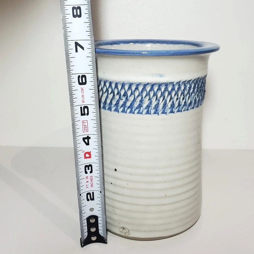 Pottery hand thrown utensil holder, white and blue, marked near base,‎ texture